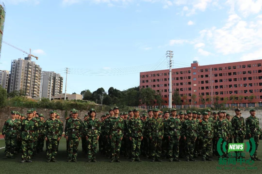 青春黔言贵州高校军训这些学校的新生太好看了