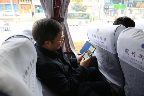 1校党委副书记严肃充通过平台阅读时政新闻-wps图片.JPG 1校党委副书记严肃充通过平台阅读时政新闻-wps图片.JPG
