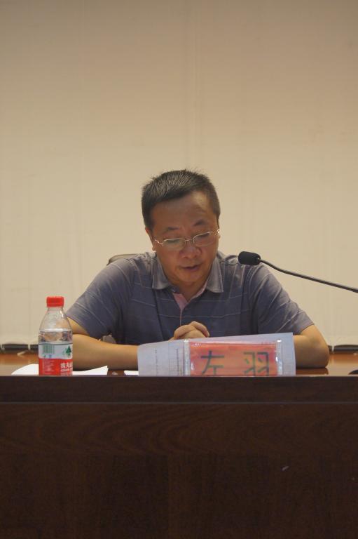 首页 师院要闻 >> 正文     威宁县雪山中学的朱亚非老师代表参训学员