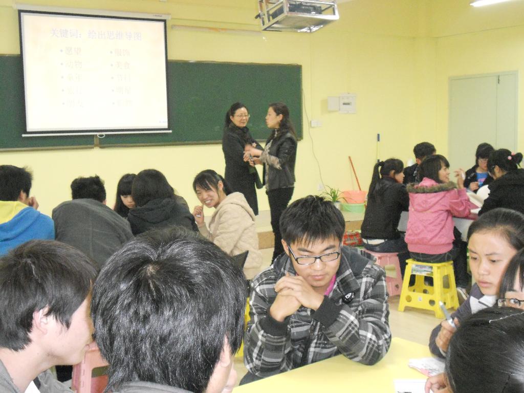 老师们在做示范